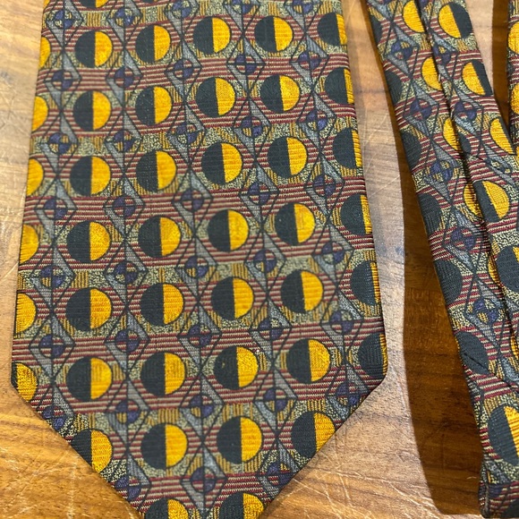 Robert Talbott Tie Carmel By the Sea Pebble Beach yellow and‎ Brown Silk Tie - Picture 3 of 4